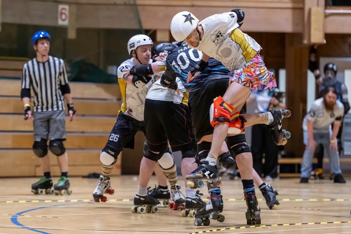 Eve playing roller derby for Tyne & Fear, blocking an opposing skater